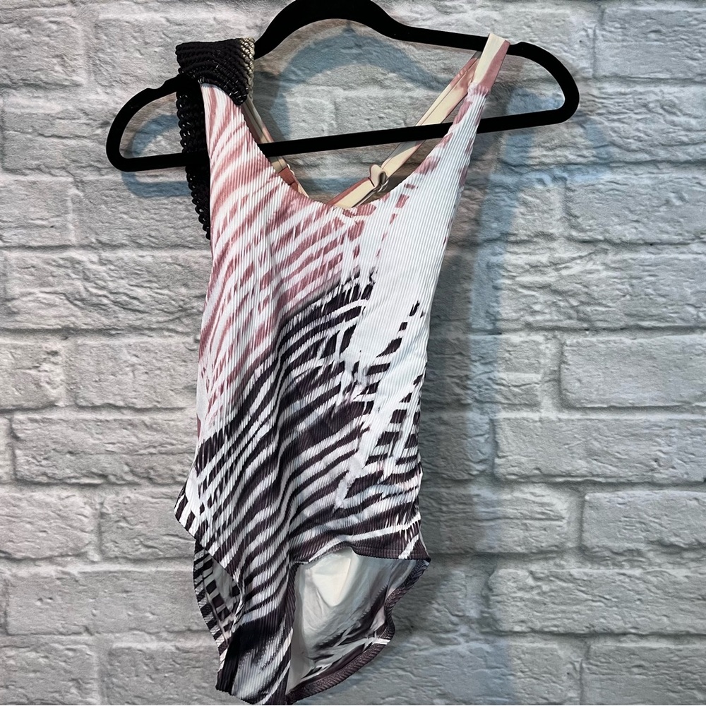 NWT Entreaguas Women’s Large Ribbed Tie-dye Macrame One Piece Swimsuit